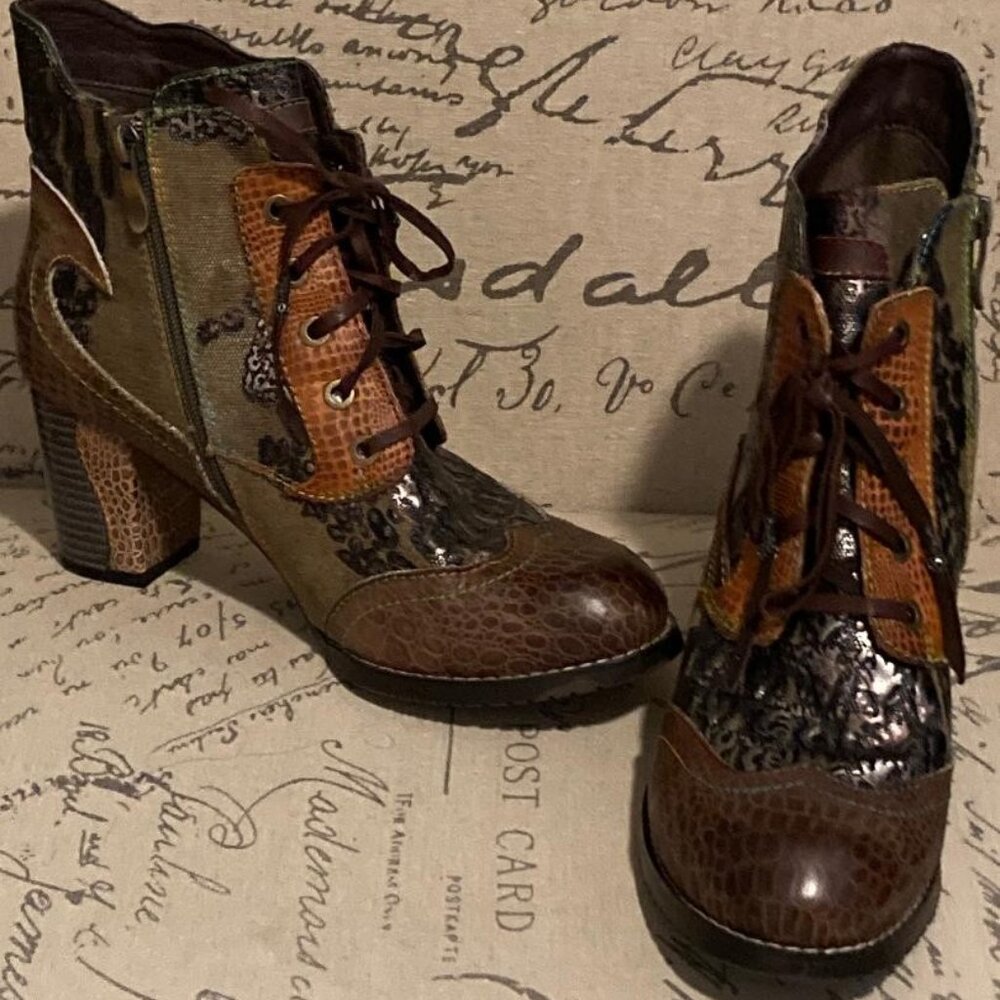 Women's  L'artist  unique wingtip ankle boot size 8 brown black & silver